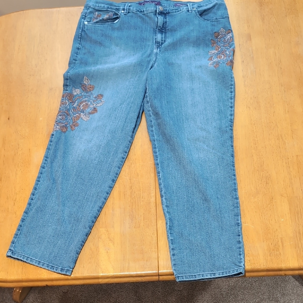 Gloria Vanderbilt Blue Jeans with Floral Embroidery
